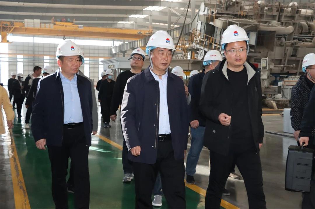 回郭镇观摩团一行到维多利亚老品牌vic铝业观摩指导