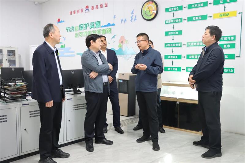 省人大环资委副主任吴忠华带队莅临维多利亚老品牌vic铝业开展立法调研