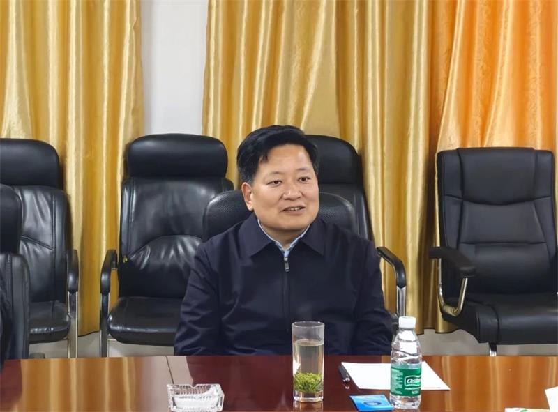 巩义市委书记袁聚平到维多利亚老品牌vic铝业调研