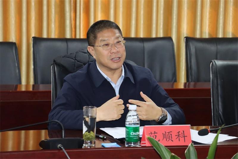 中国有色金属工业协会党委副书记范顺科一行莅临维多利亚老品牌vic铝业调研